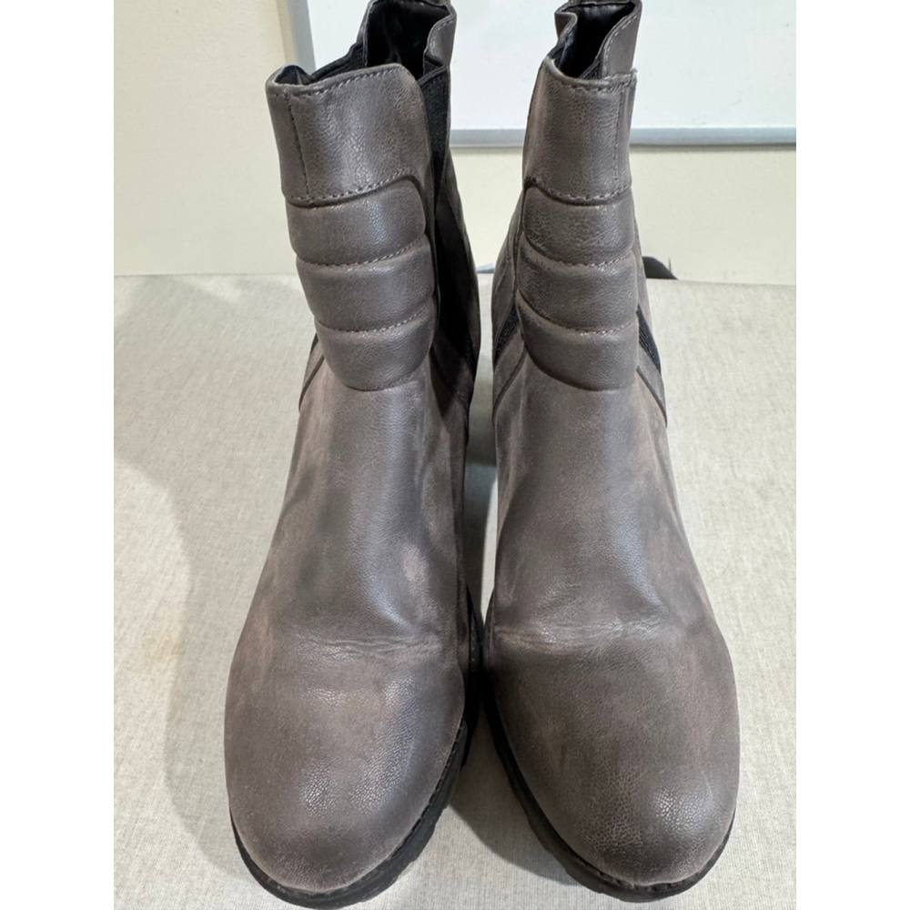 Women's MIA vegan Gray Ankle Boots Size 9.5 lug sole side goring quilted shaft